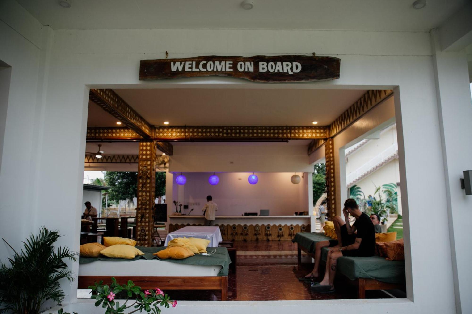 On Board Lifestyle Panglao Resort Экстерьер фото