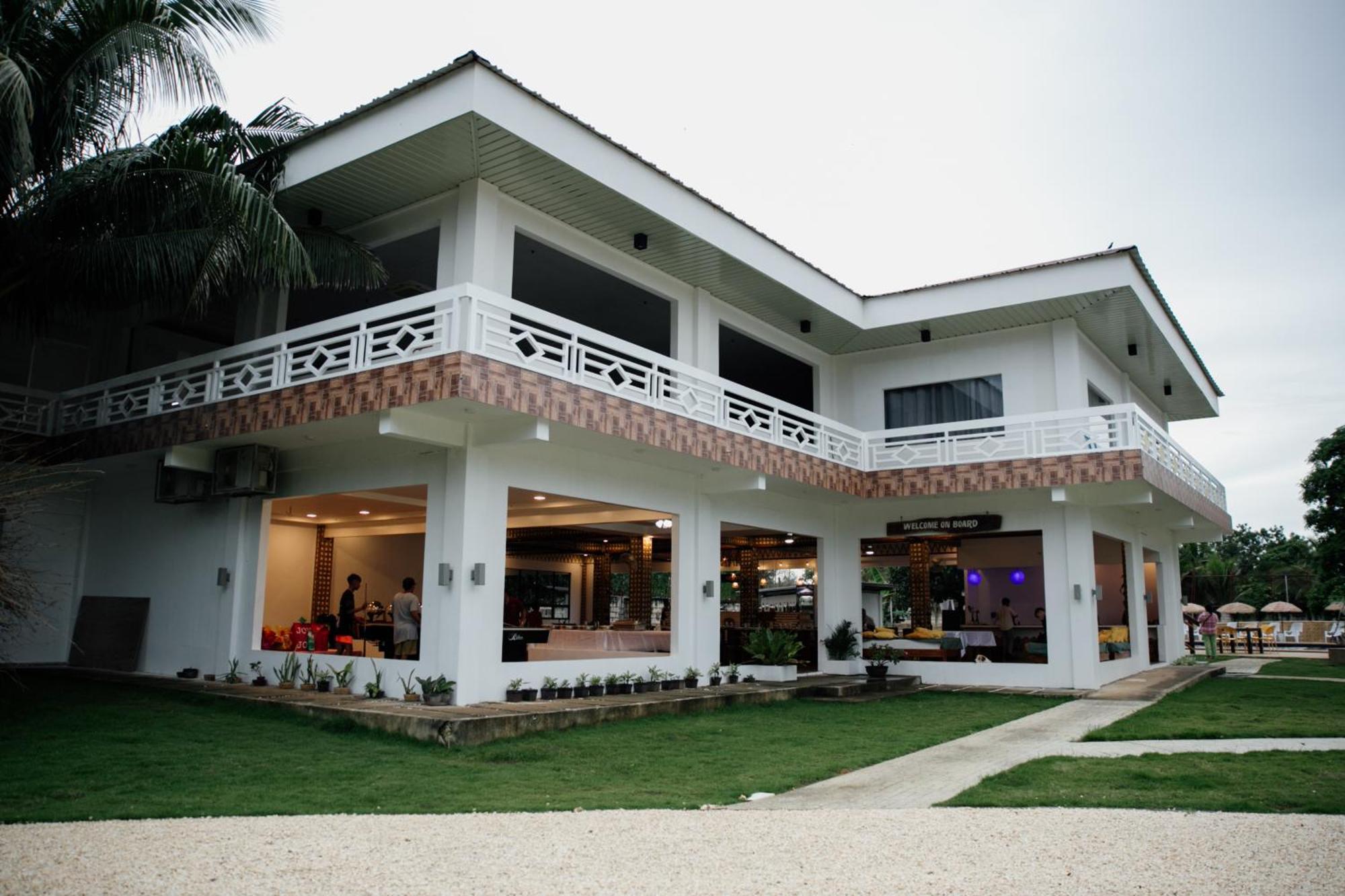 On Board Lifestyle Panglao Resort Экстерьер фото