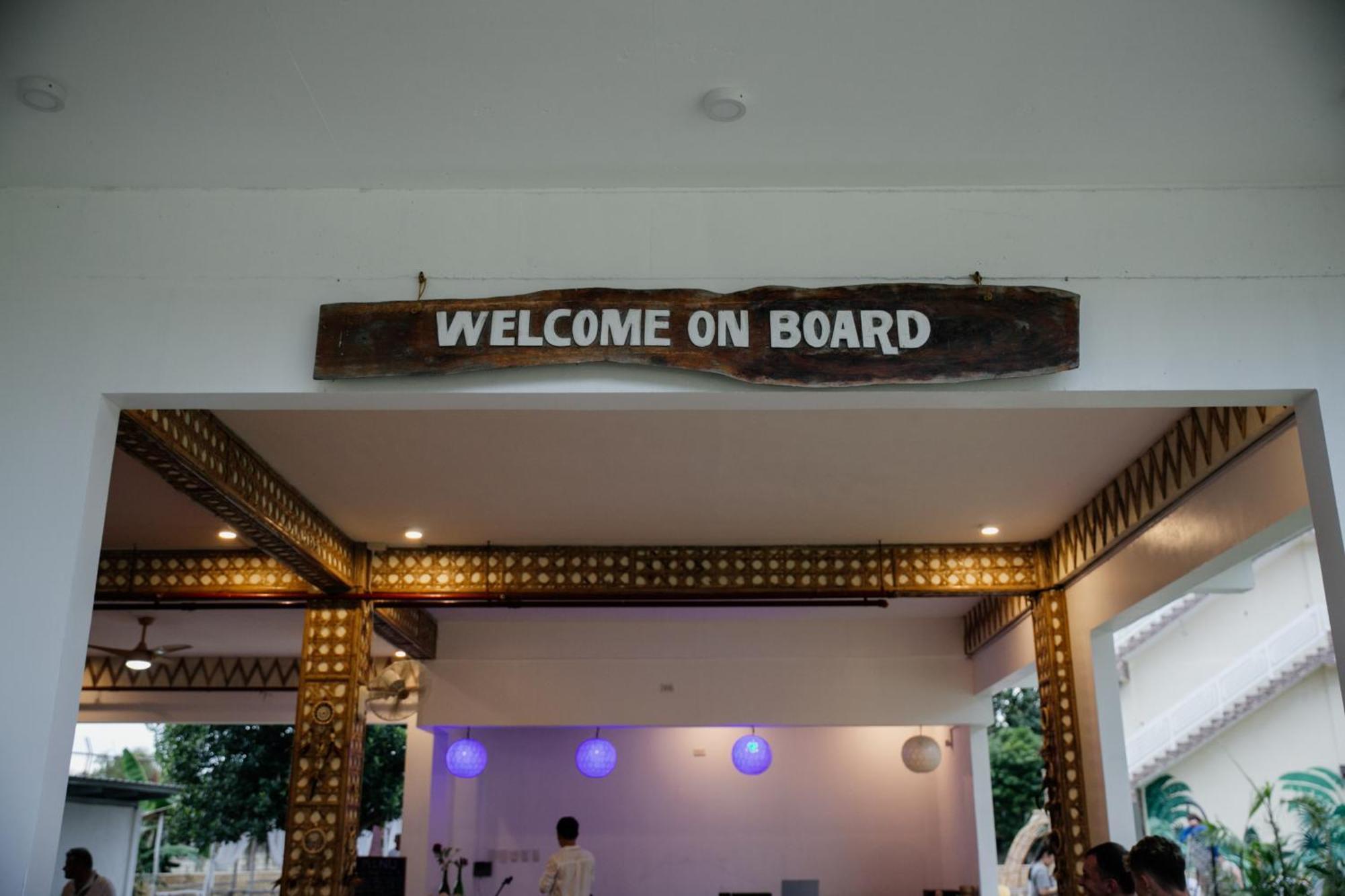 On Board Lifestyle Panglao Resort Экстерьер фото